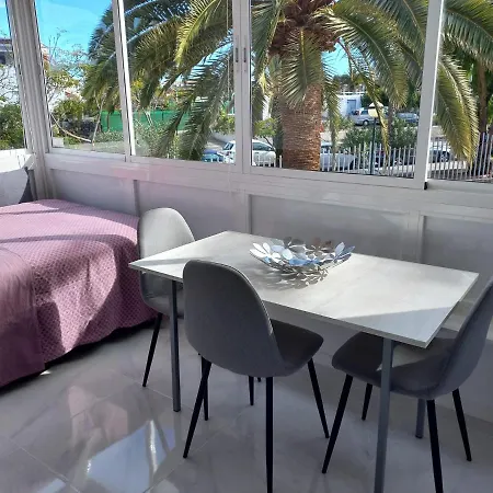Tenerife South Apartment * طوستا ديل سيلونثيو
